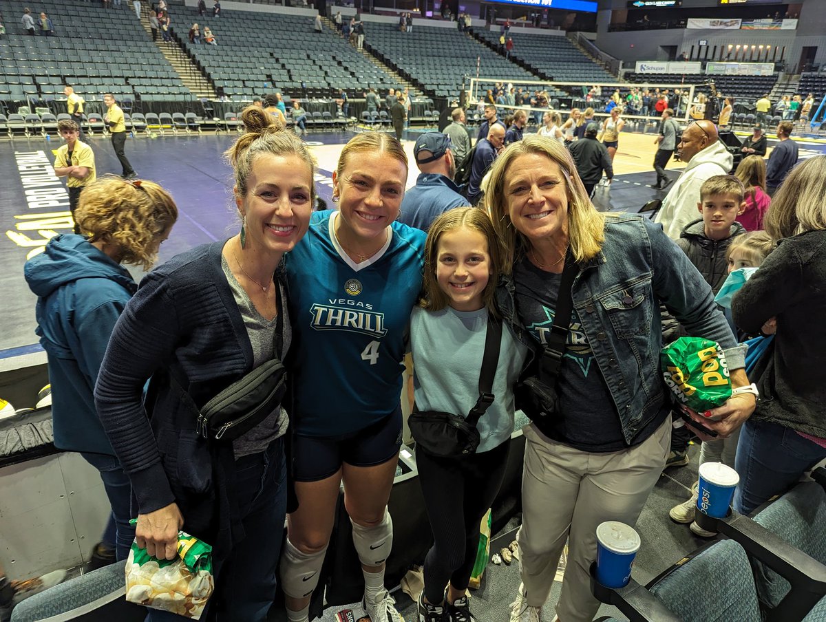 Stephanie Bloom tweet media