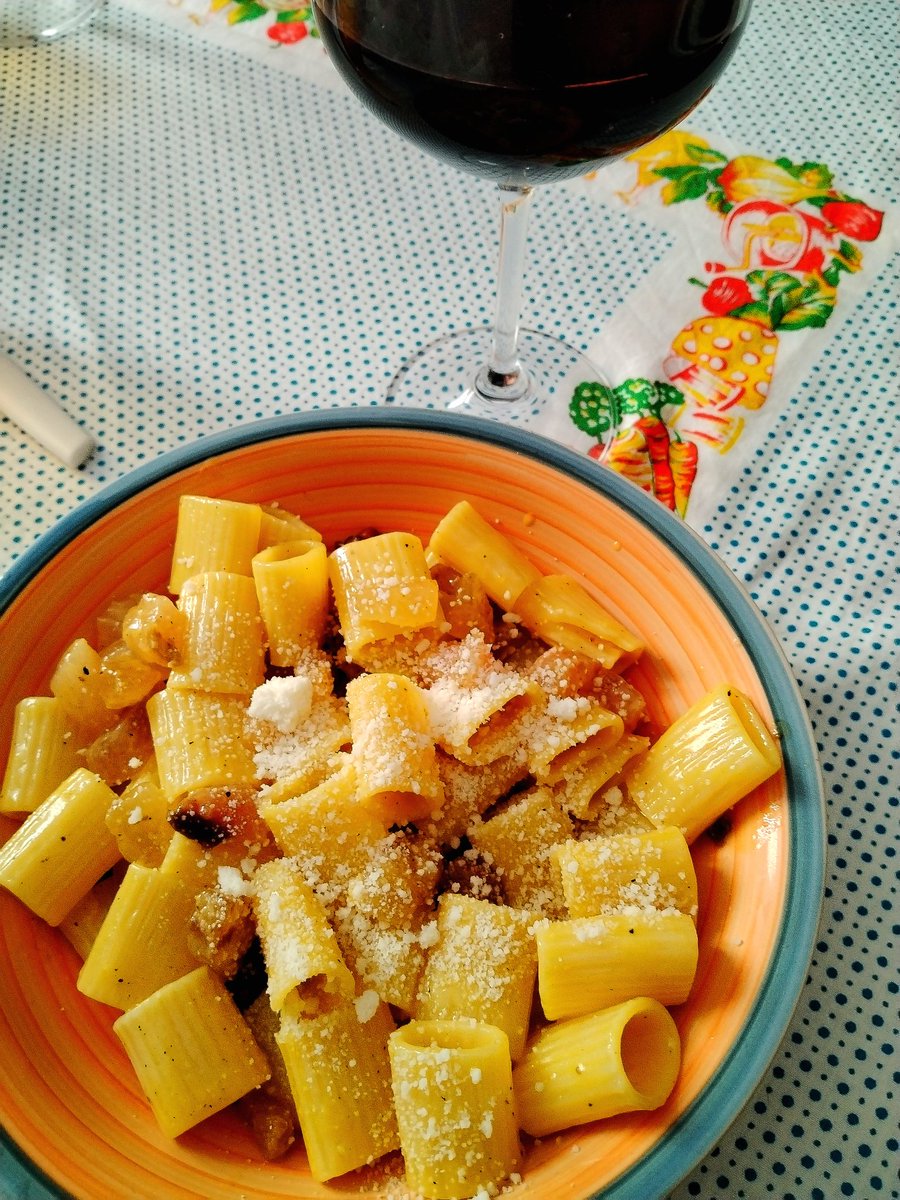 carbonara da 'Augusto al vicolo sul porto' piatto inedito per me. Finora l'avevo soltanto mangiata Siate compassionevoli