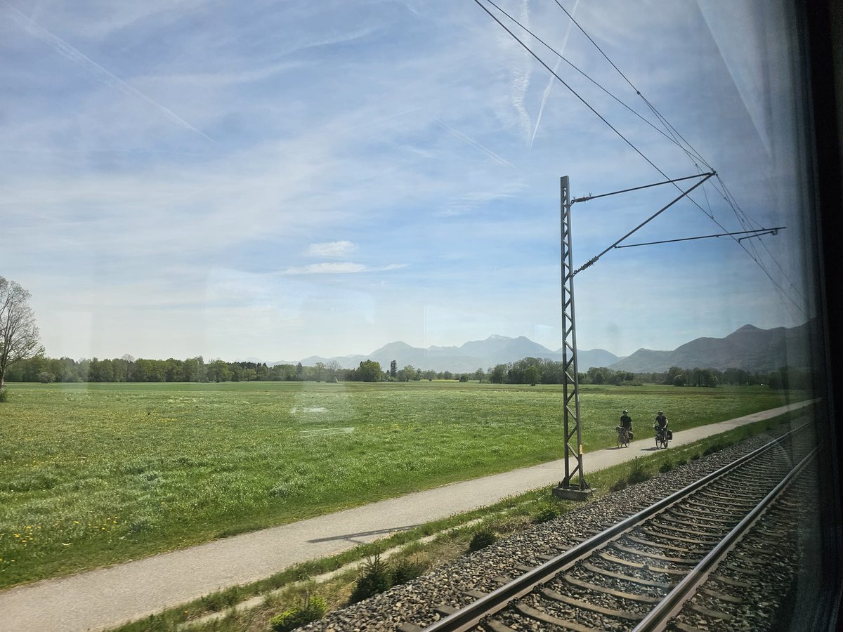 volcannex's tweet photo. #train2EGU Exited! 😊 
#EGU24 https://t.co/vC6PucQ1rc