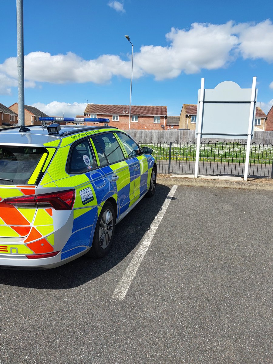 Corby NPT have been out with @northantsfire today around Oakley Vale conducting patrols to ensure that fire engines have clear passage incase of an emergency, this is due to community concerns surrounding this issue. I am happy to confirm all roads checked were accessible #1640