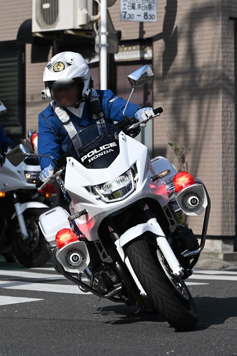 PRS_220's tweet photo. 2024/4/14
春の交通安全運動『働く車の展示会』
四交機のZ34.新車のCB1300P.アウトランダーPHEVの誘導標識など展示されていました https://t.co/rzNcWD8TgW