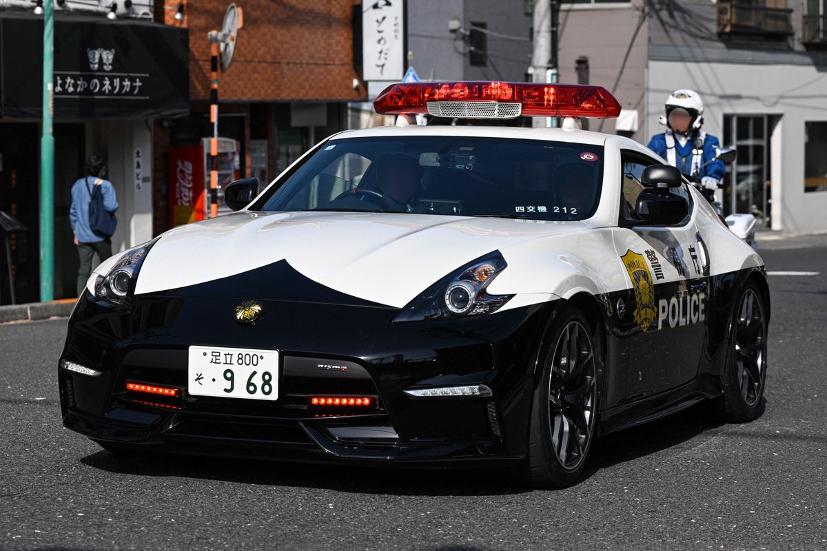 PRS_220's tweet photo. 2024/4/14
春の交通安全運動『働く車の展示会』
四交機のZ34.新車のCB1300P.アウトランダーPHEVの誘導標識など展示されていました https://t.co/rzNcWD8TgW