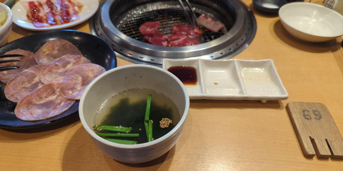 YuseiT1214's tweet photo. 今日は、友人と某イオンモールのGAPとGUとGス…いやいや買い物に付き合いまして、その後、某焼肉キングでランチタイム😋下駄箱のナンバーに注目🫣
さてまた1週間頑張ろう🤣 https://t.co/BjG7pzKj79