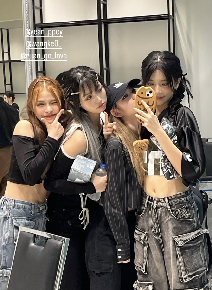 [📸] #QiaoYiYu story update with WangKe , #YeanPapitchaya &amp; #Ruan 

#WANGKE  #王珂 #왕크어 #หวังเคอ #GEN1ES