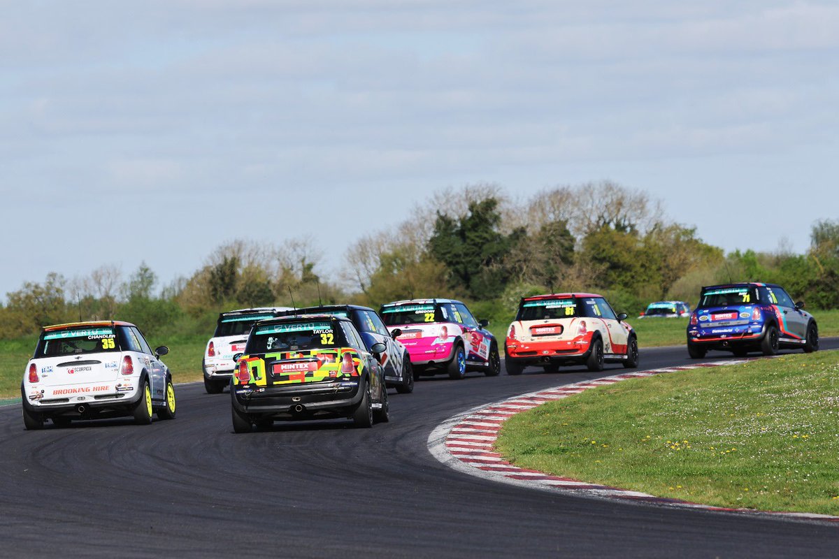 MINIChallengeUK's tweet photo. Race Two Snapshots 📸 @JakobEbrey #VertuMotors #MINIChallengeTrophy #MillersOils #RepsolLubricantsUK #ScorpionExhausts #Mintex https://t.co/EbyCb9tYeE
