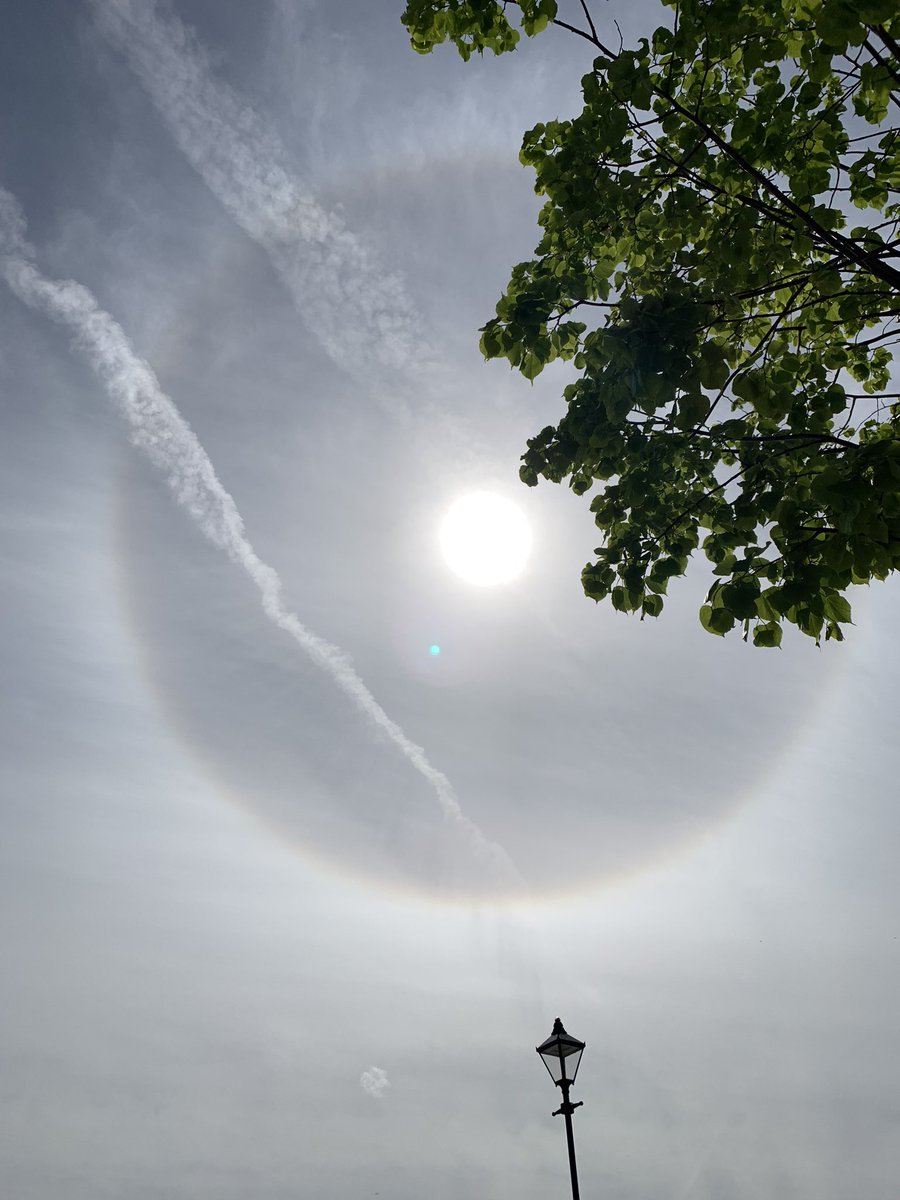 Benjislab's tweet photo. I’m being treated to a solar halo today. 

It’s pretty spectacular.

Aka 22 degree halo as it has an approximate radius of 22 degrees from the sun. https://t.co/Ho5xiQTMwb