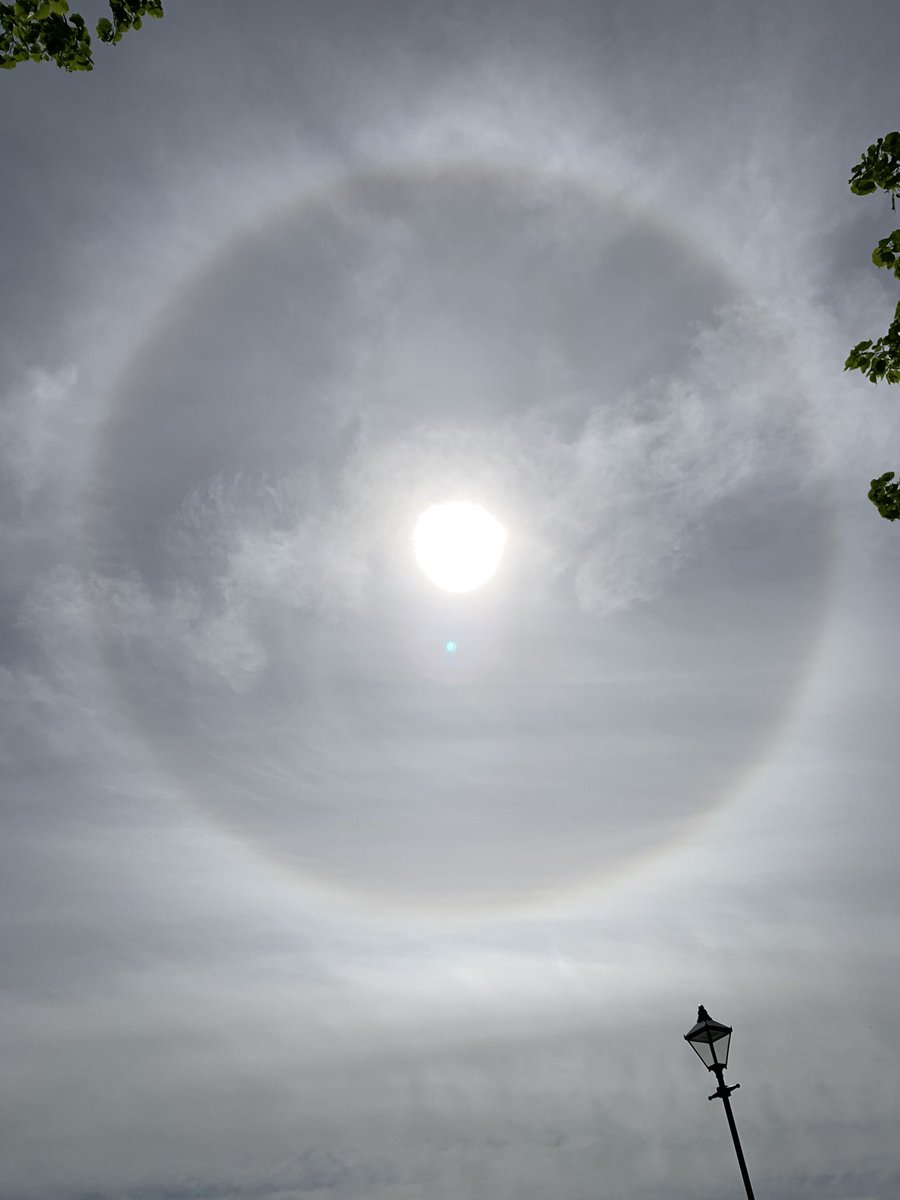 Benjislab's tweet photo. I’m being treated to a solar halo today. 

It’s pretty spectacular.

Aka 22 degree halo as it has an approximate radius of 22 degrees from the sun. https://t.co/Ho5xiQTMwb