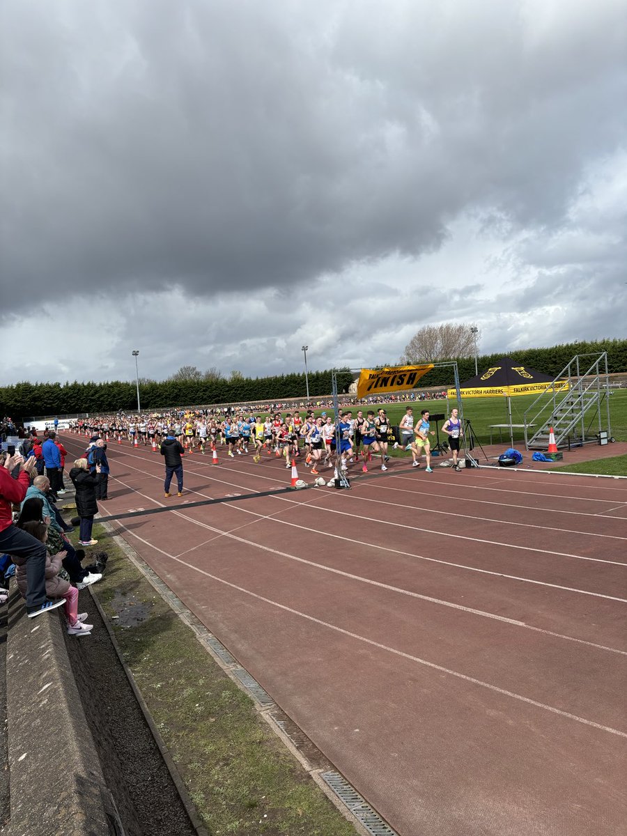 A huge field today at Grangemouth Stadium for the Round the Houses 10k