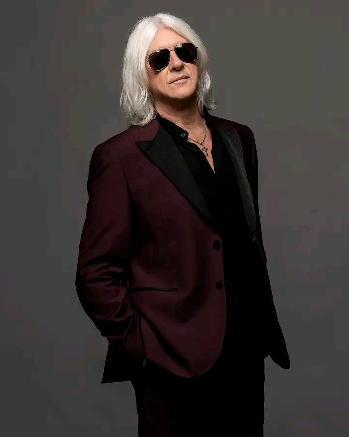 Joe Elliott tweet media