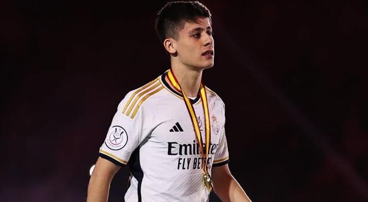 Ramon Alvarez:

 "Arda Güler, Real Madrid'e gelecek sezon ayrılmak istediğini bildirdi.