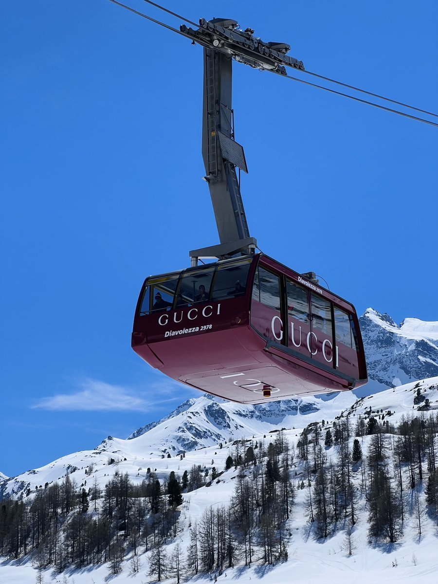 What if we kissed in the Gucci Gondola? 👉👈