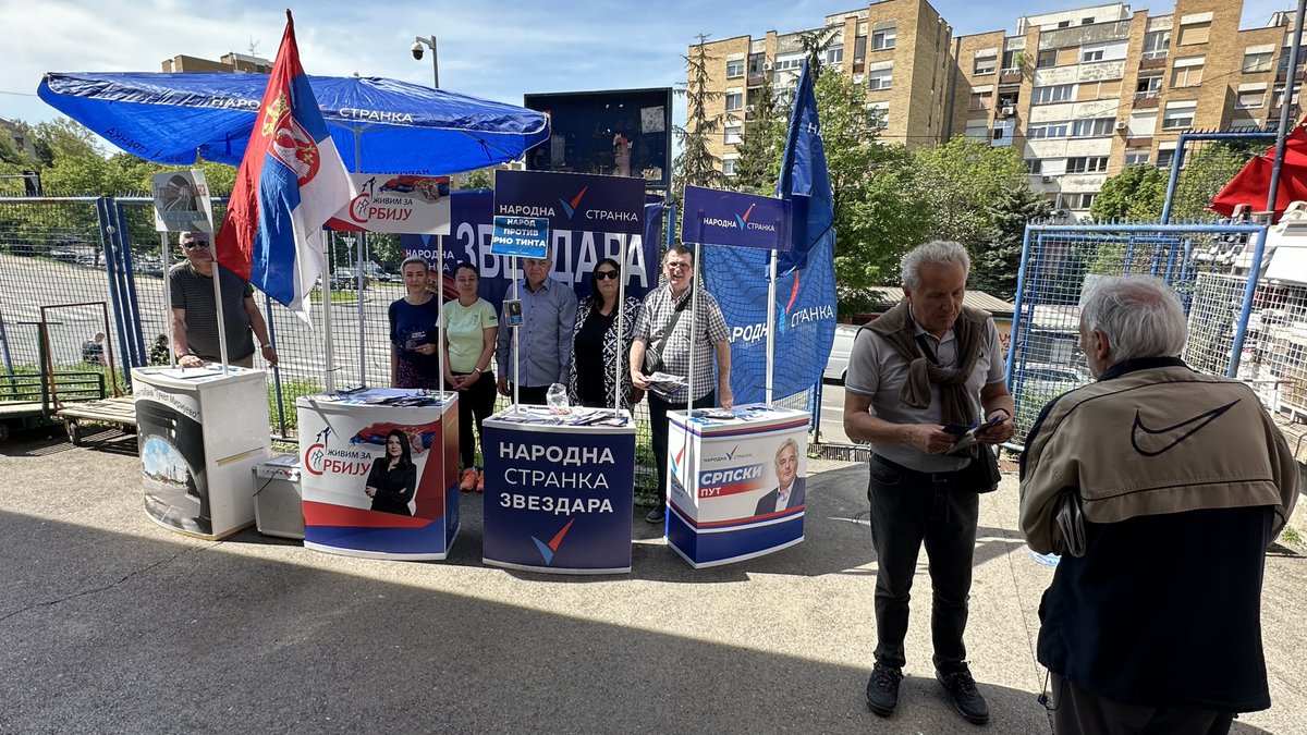 NarodnaZvezdara's tweet photo. Звездара са својим суграђанима и данас,Миријевска пијаца , расположење за промене расте , идемо до краја заједно само ! @StrankaNarodna
@ZivimZaSrbiju https://t.co/npZoLyA82o