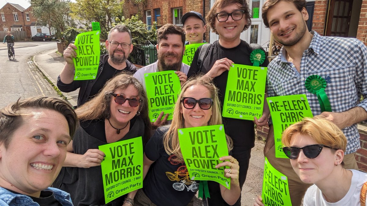 Great team out this weekend campaigning to get @chrisjarvisdiy, @Max_Morris and @APowellLaw elected to Oxford City Council! Great to speak to so many residents keen to back a fairer, Greener Oxford! 💚💚