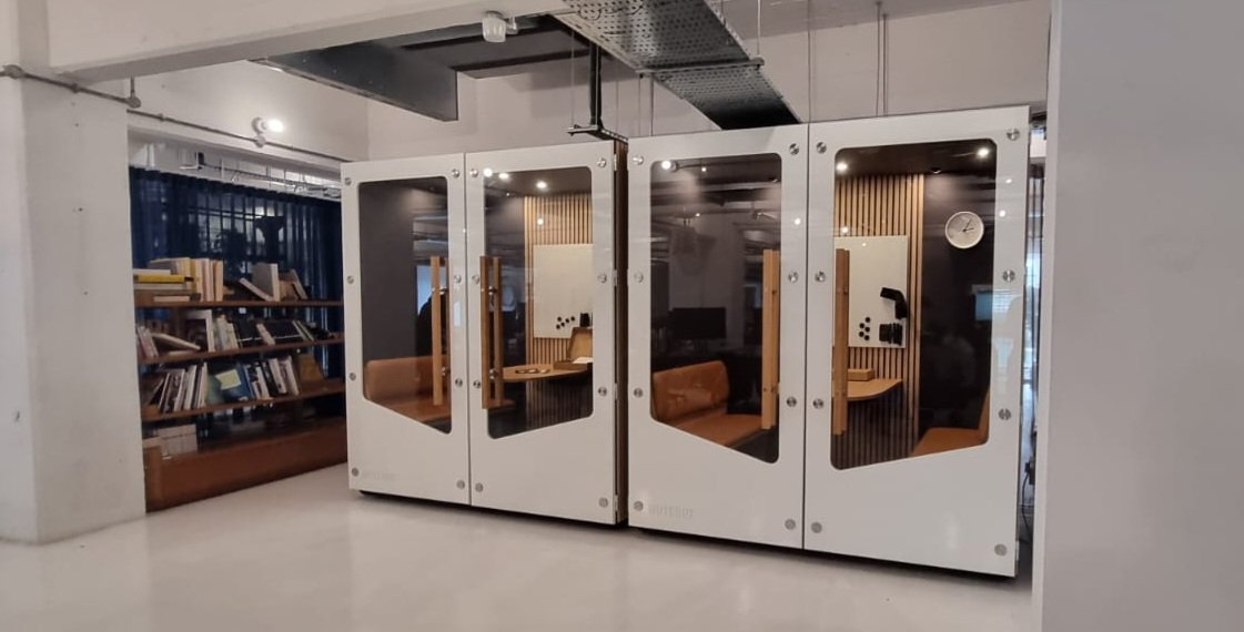 A busy Saturday for 6 of our commercial furniture installation team in London. 5 x MuteBox Meets and a couple of MuteBox One's installed across several floors. #meetingrooms #officepods #pods #phonebooths #booths #whiteglove #commercialfurniture #installation