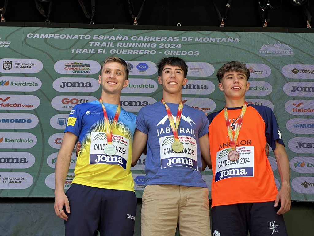 🏆 #CEtrailRunning Carreras de Montaña sub20 

🥇 Lluís Puigvert (30:00)
🥈Eduardo Hernández (31:27)
🥉 Adrián Macías (31:41)

¡Enhorabuena! 

🥇🥇 Doblete sub20 de Lluís en Subida Vertical y Carreras de Montaña 👏🏼

📺 bit.ly/3Q1vsxU
📊 bit.ly/3UEG4Wo