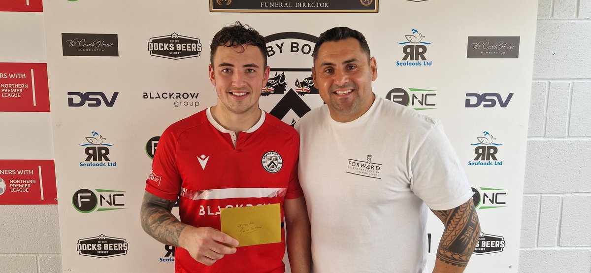 Yesterdays @DocksBeers man of the match was Lewis Collins. Match Sponsor, Mike Burton is pictured presenting him with his Coach House voucher 🍻