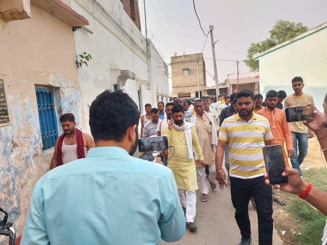 ibhumiharji1's tweet photo. ओकरी गाँव से जनसंपर्क की तस्वीरें, जहानाबाद के स्वर्णिम भविष्य के लिये जन-जन में उत्साह, जोश और आक्रोश भरा है..!!
@AshutoshBiharKa
#जहानाबाद
#LokSabhaElection2024 #RJJP https://t.co/refVWROkZW