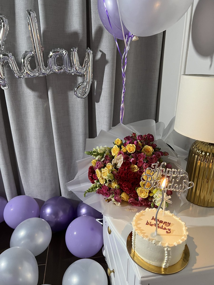 SahoraSk's tweet photo. 𝒎𝒚 𝑩𝒊𝒓𝒕𝒉𝒅𝒂𝒚 | 🎈
 
 اليوم أتممت عامًا جديدًا من حياتي فأهلًا بـ يوم يضُم عيد ميلادي، اللهُم غيرني حتى تُحبُّني، اللهم إني استودعك سنة مضت من عُمري فاللهم اكتب لي الخير فيما وبارك لي في العام الجديد . https://t.co/LkYvyj6Y6n