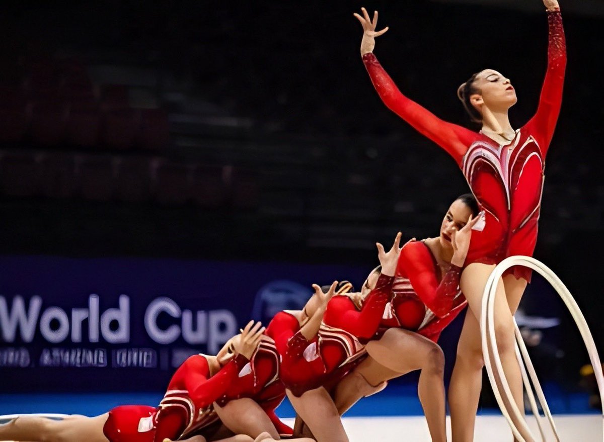 rhythmicfierces's tweet photo. Final 5 aros #WCSofia:

🥇 Israel 🇮🇱 38,850
🥈 España 🇪🇸 35,600
🥉 Mexico 🇲🇽 34,800

4. Brasil 🇧🇷 34,600
5. Italia 🇮🇹 34,200
6. Bulgaria 🇧🇬 34,000
7. Ucrania 🇺🇦 32,050
8. Francia 🇫🇷 31,200 https://t.co/Q7fjYFed4q
