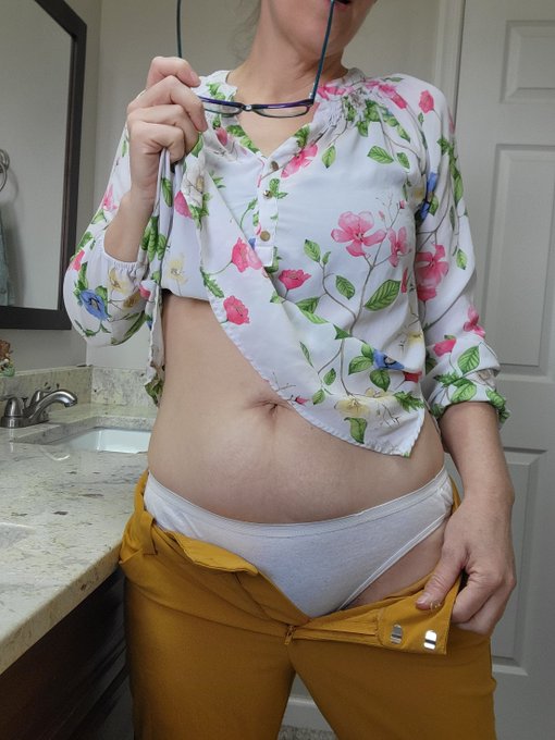 What do you think about my mombod after 46 years &amp; 5 kids? https://t.co/7G4AElzGEu