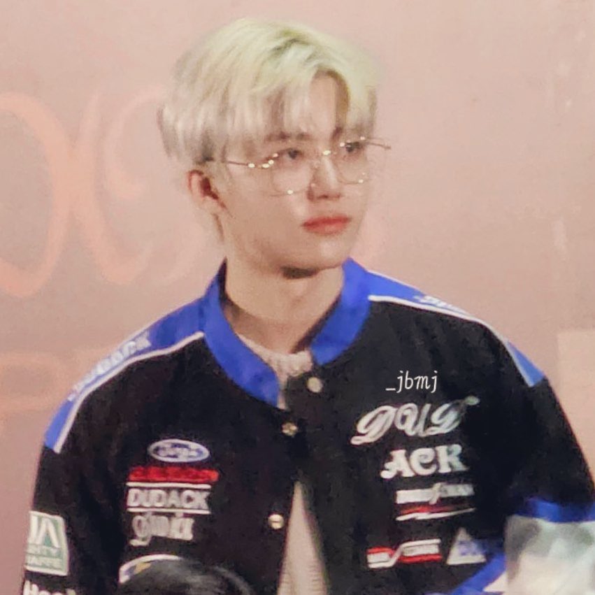 RACER JAEMIN IN GLASSES OH MY GOD