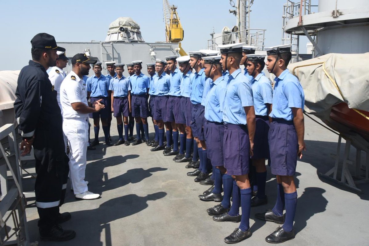 #HQMNA organised a visit for Cadets of Sea Cadet Council #SCC to ⁦@IN_WesternFleet⁩ . Enhancing #maritime consciousness the visit to the #swordarm ships ignited a spark in the cadets, inspiring them to continue to serve the nation and join the @indiannavy
⁦@IN_WNC⁩