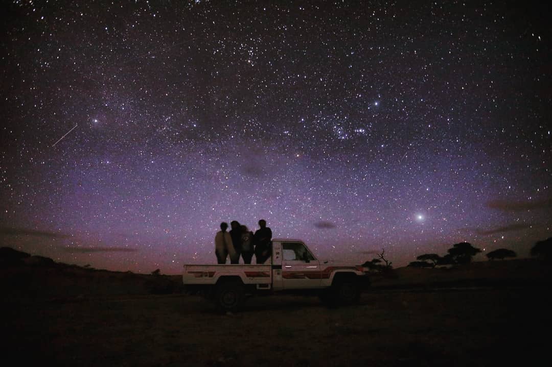 ETEmbassyJIB's tweet photo. #Ethiopia’s #Afar region presents HamedEla, a haven for stargazers with its breathtaking sunsets and shooting stars. A little further, you'll find the #Danakil Depression & #Ertale, where sulfur lakes and colorful stones create a surreal landscape. #VisitEthiopia https://t.co/7kr2DJ24aH