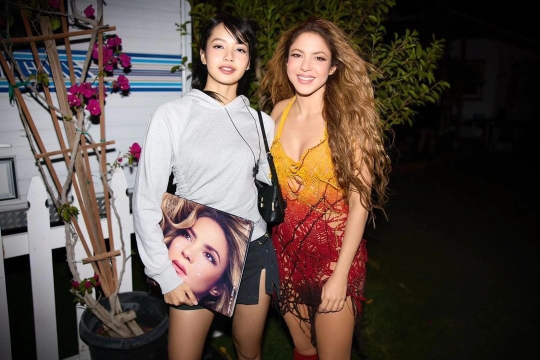 📷| LISA COM SHAKIRA NO COACHELLA. 😍
A foto foi postada por Shakira,em seu Instagram. 

ig: instagram.com/p/C5ueLU9sN-X/…

#LISA #LALISA #LLOUD 
#Coachella      #Coachella2024     
<a href="/wearelloud/">LLOUD</a>
