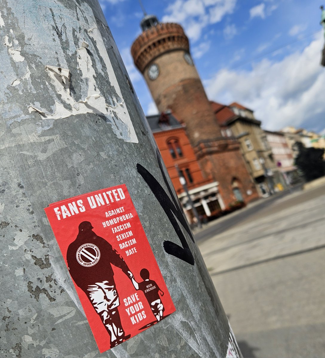 Energiefans gegen Nazis (@energiefans) on Twitter photo #Wir wissen, unsere Sticker sind toll. Wenn ihr welche wollt, dann schreibt uns, spendet was über <a href="/GS_Berlin_eV/">Gesellschaftsspiele</a> (siehe angepinnten Tweet).
Ihr müsst sie nicht abreißen. Wir sind viele, viele #Energiefans gegen Nazis.
#EFGN #FCE #Sticker #NazisausdenStadien #Wir wissen, unsere Sticker sind toll. Wenn ihr welche wollt, dann schreibt uns, spendet was über <a href="/GS_Berlin_eV/">Gesellschaftsspiele</a> (siehe angepinnten Tweet).
Ihr müsst sie nicht abreißen. Wir sind viele, viele #Energiefans gegen Nazis.
#EFGN #FCE #Sticker #NazisausdenStadien