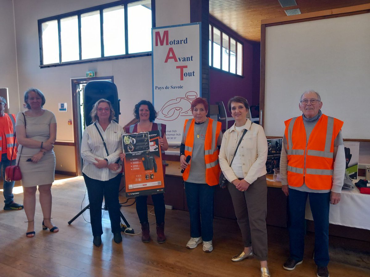 #SécuritéRoutière Journées Trajectoires maniabilités 224 motards sensibilises par Motards avant tout et les militaires de EDSR @Gendarmerie_074 avec la participation @SDIS_74 en présence d'Emmanuelle Plantier-Lemarchand directrice de cabinet @Prefet74 pour une @RoutePlusSure