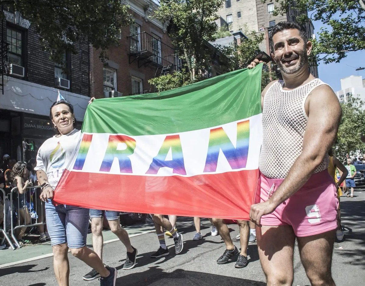 infobae.com/america/mundo/… En Iran ejecutan a los homosexuales y en Argentina la comunidad homosexual - LGTB está a favor de ese regimen. Todo muy K