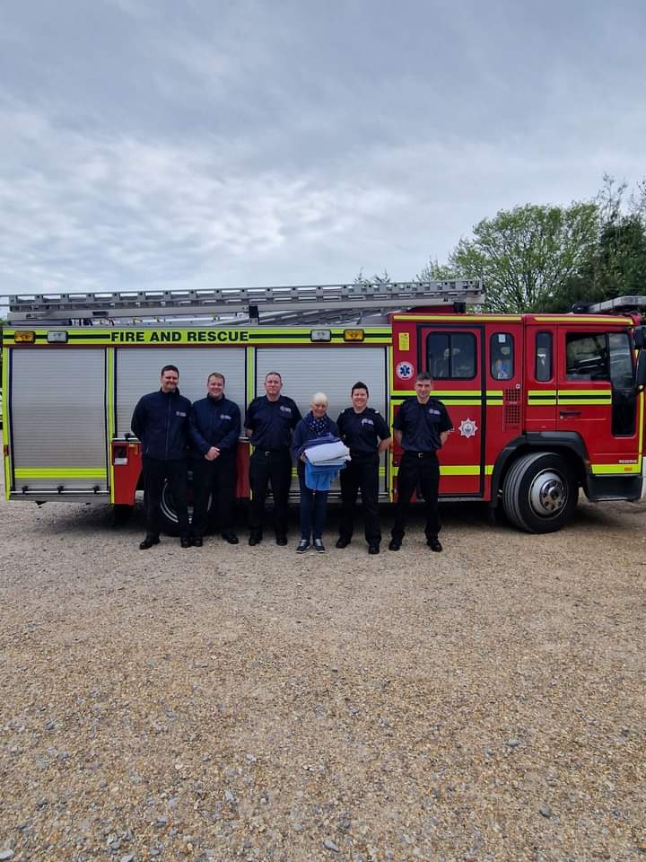 Last week firefighters from Fareham Fire Station @Fareham17 visited us and dropped off some towels for the animals in our care! We are extremely grateful and would like to say a massive thank you. Support from our local community means the world to us! @HantsIOW_fire.