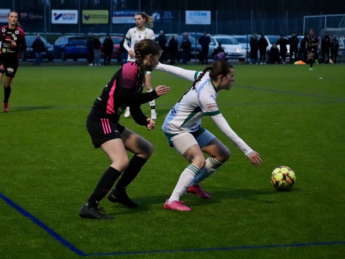 RackebyIKDam's tweet photo. Sen uppdatering - men vi råkade ta oss vidare i DM. Det blev stopp i sextondelsfinalen mot Råda BK som håller till tre divisioner högre. Vi gjorde en grym match!

 https://t.co/6p6N6D13la https://t.co/pUKhnBSOs3