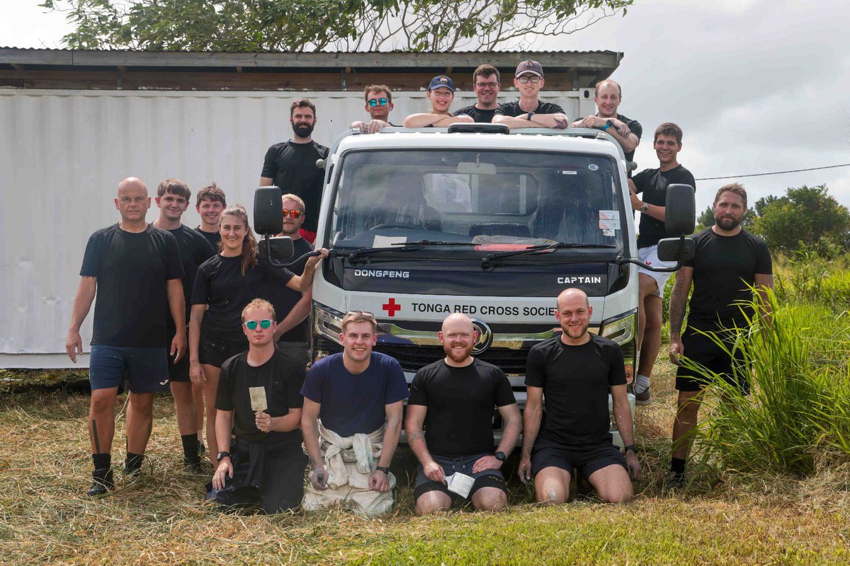 Many hands make light work. 💪 #TeamTamar and our Officer Cadets from @DartmouthBRNC helped the @TongaRedCross ensure its disaster relief storage units are in tip-top condition and protected from the elements. ☔️ 🇬🇧 🇹🇴