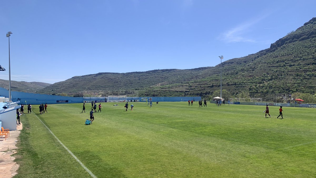 90+4’. 𝗙𝗜𝗡𝗔𝗟 𝗗𝗘𝗟 𝗣𝗔𝗥𝗧𝗜𝗗𝗢 🏁 @cd_brea 0️⃣-2️⃣ @GernikaClub Caemos derrotados en Piedrabuena en un partido en el que, a pesar de jugar con 10 jugadores durante más de una hora, el equipo no se rindió. ¡Gracias por vuestro apoyo incondicional, afición! 🤍💙