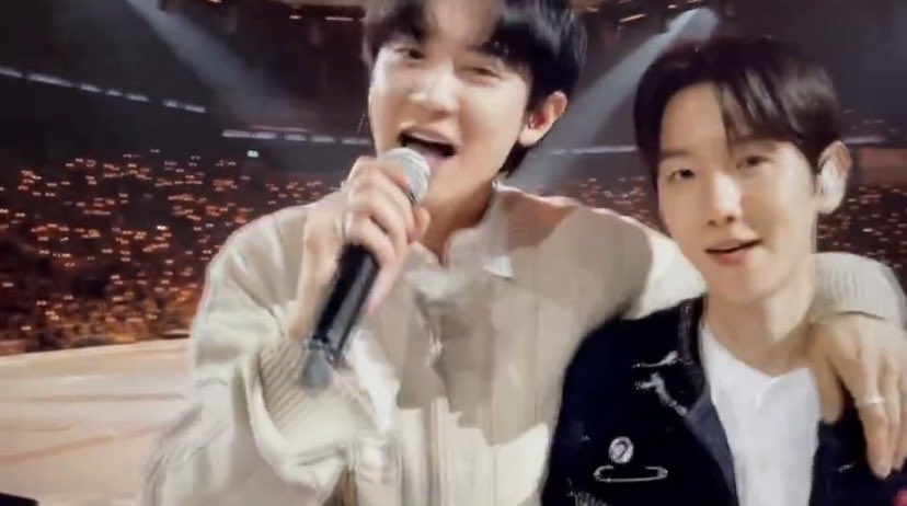 hourly6104's tweet photo. I LOVE CHANBAEK SO MUCH 😭❤️ https://t.co/Pxq72dTJRM