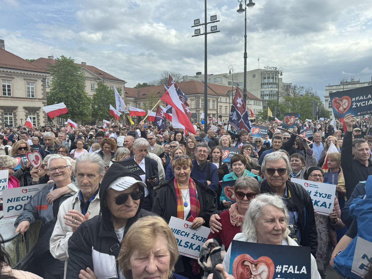 Olbrzymia frekwencja na Marszu za Życiem w Warszawie ❤️ #NiechŻyjePolska