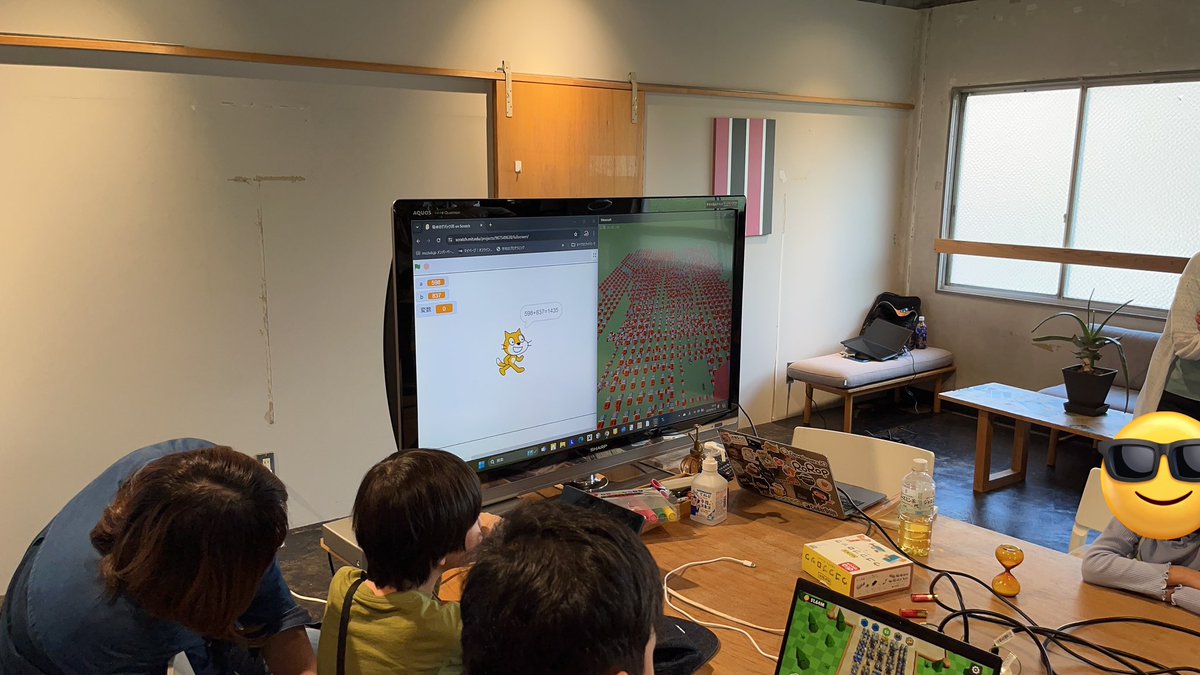 Tebasaki_lab's tweet image. 昨日は #CoderDojo久留米 にメンターとして参加してきました！

新しいおもちゃを触ってもらったり、マイクラで加算回路、Scratchでプログラミングなど。

ありがとうございました！