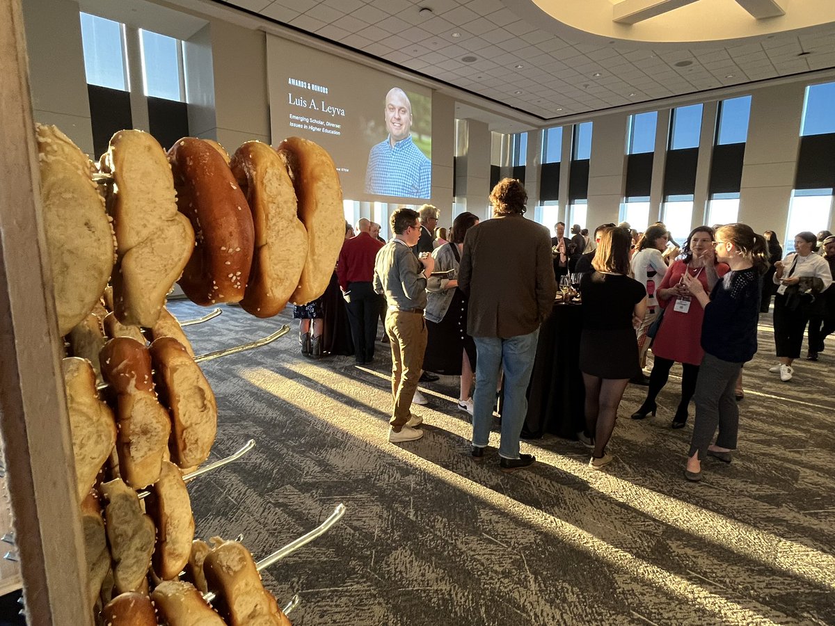 When the uni receptions-#Vanderbilt @AERA_EdResearch roll out the welcome @VandyCMAEDU thx for the community building! @MalindaSmith @MouraGHC @DrSarahEaton @JMarkides @tthfuchs @tristanbphd @s_lvesque @BelindaJDodson @dianne_gereluk @SteveRoberts_ @tanyahoreck