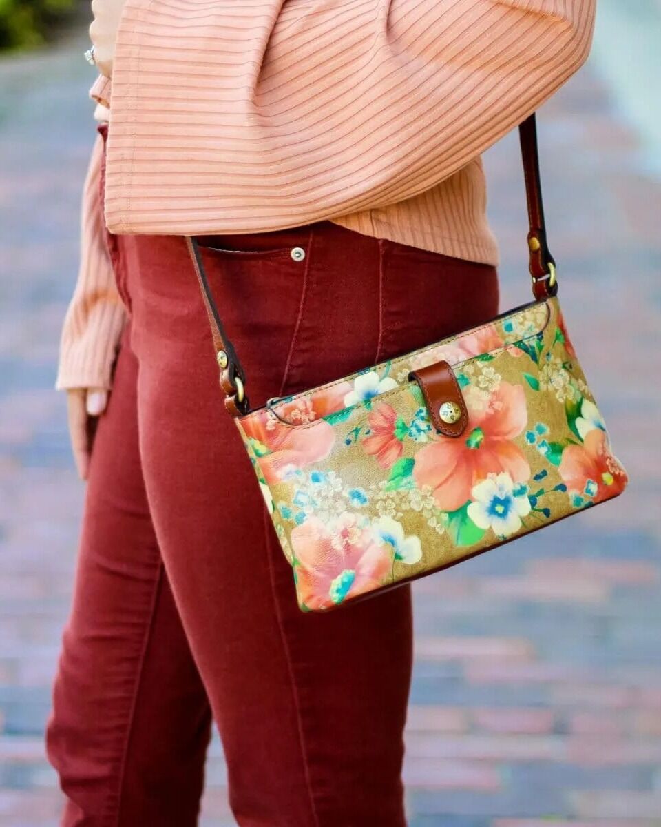 dailymomtweets's tweet image. Spring florals are in full effect 🌸 🌺 🌼 

Get the link: jo.my/1susdul
.
.
.
#springfashion #springaccessories #springootd #ootd #purse #bag #floralpurse #totebag #springoutfit #outfitoftheday #springtime #tote #handbag #womensfashion