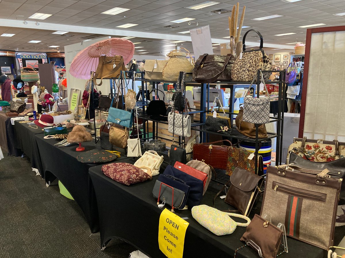 Vintage Clothing & Accessories At The Berwyn Indoor Vintage Market, 270 Swedesford Road, Berwyn, PA Every Sat & Sun, 9AM - 4PM. Free Parking & Free Admission!

Keep up to date at philafleamarkets.org
#PhilaFleaMarkets #Philadelphia #BerwynPA #ThingstodoPhilly #VintageFinds