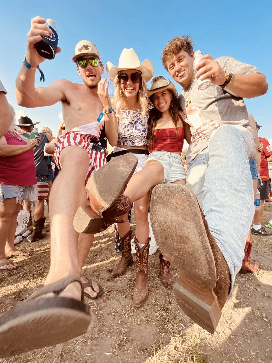 Who's ready to kick up the sand at Barefoot Country Music Fest?! 🤠 BCMFERS, lock in your tickets NOW! - bcmf.com 🎟️
