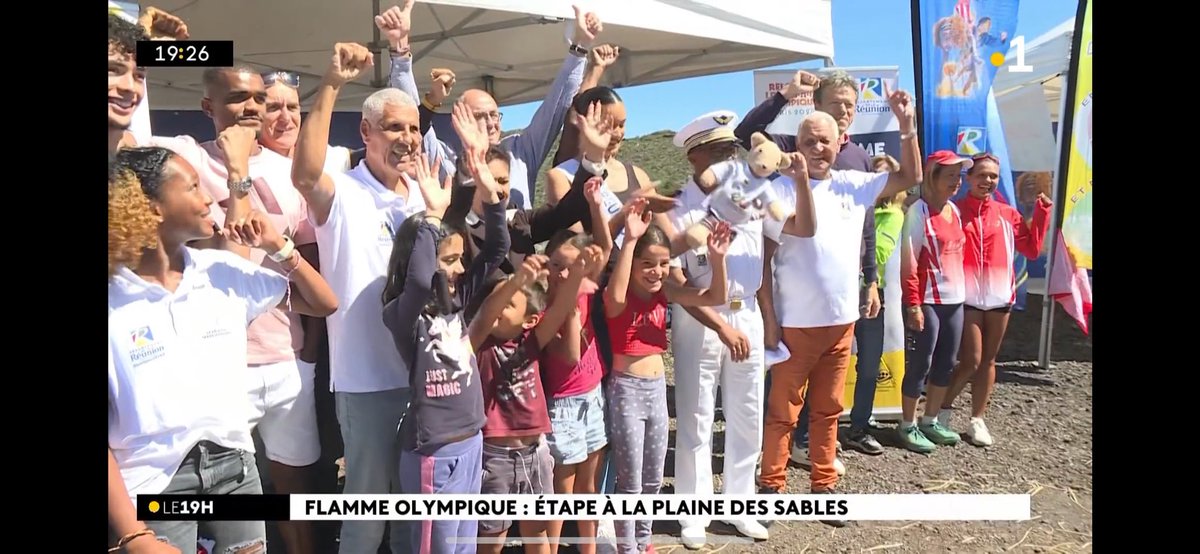 Track_mac_letss's tweet photo. Wow! I am on French TV!!!!! I had the honour to see the Olympic Flame passing in La Reunion and I posed with Miss Reunion for the event!!! 😎 #trackmac🧸 https://t.co/INn4pIGche