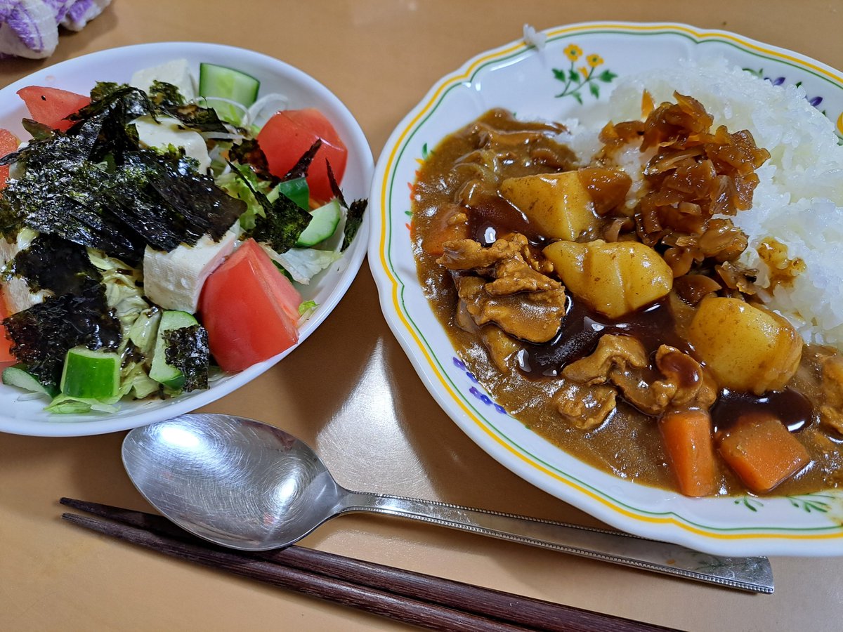 This is Friday's dinner. That is curry rice and choreggi salad. #dinner #Japan #washoku #curryrice #choreggi #tofu