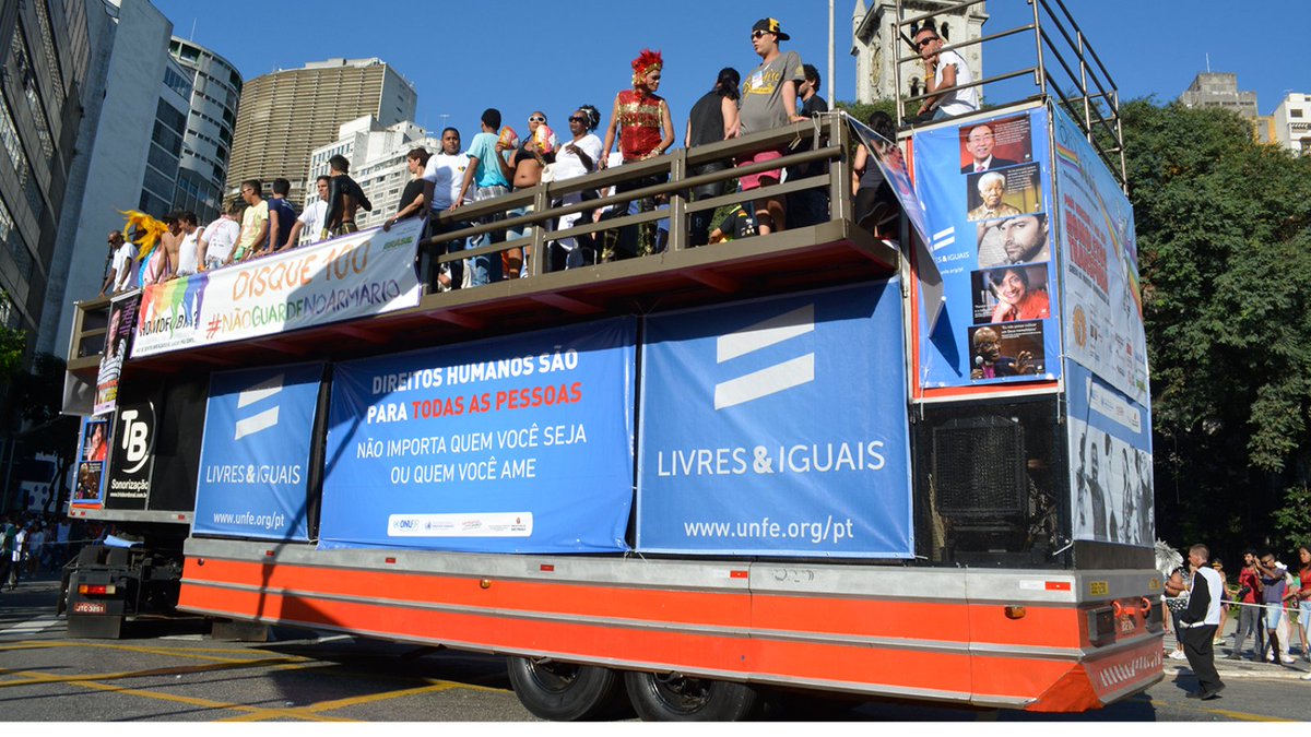 Há 10 anos, a campanha ONU Livres & Iguais era lançada no Brasil, durante a Parada do Orgulho #LGBTQIA+ de São Paulo - a maior do mundo. 📢 Saiba mais e participe: unfe.org/pt/ 🇺🇳 @ONU_derechos @free_equal #DefendaOsDireitosHumanos