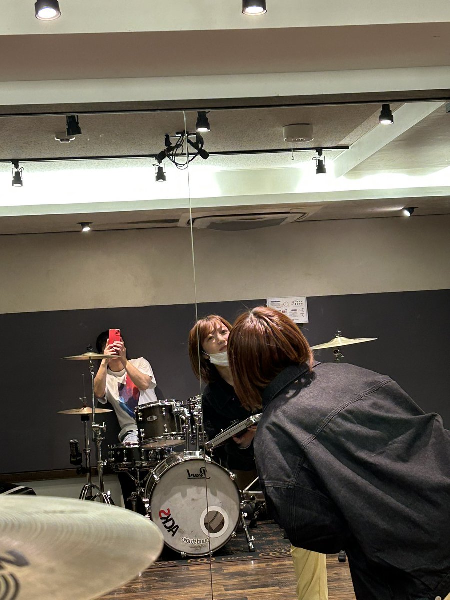 Mar_is_nothing's tweet photo. 個人練ヌ
ウタリ次のライブは4/19
もう1週間切ってるゾ
なんと🐓です
なんか瑠奈ちゃん絶妙にダサいカッコしてました🐣 https://t.co/aTJyemlnoU