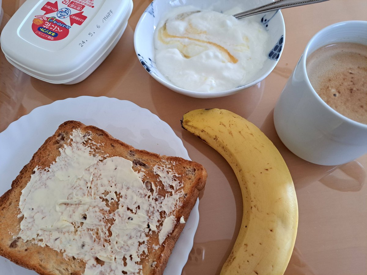 This is Sunday breakfast. I spread margarine on barley bread. #breakfast #Japan #washoku #toast #margarine