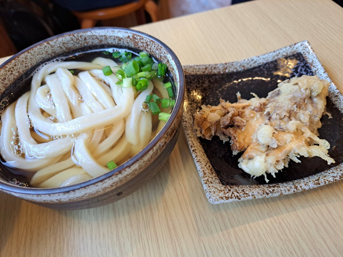 This is Sunday lunch. It was at an udon restaurant, Usagi, where I had udon. That udon shop opened a few months ago and serves very good udon. #lunch #Japan #washoku #udon #Usagi