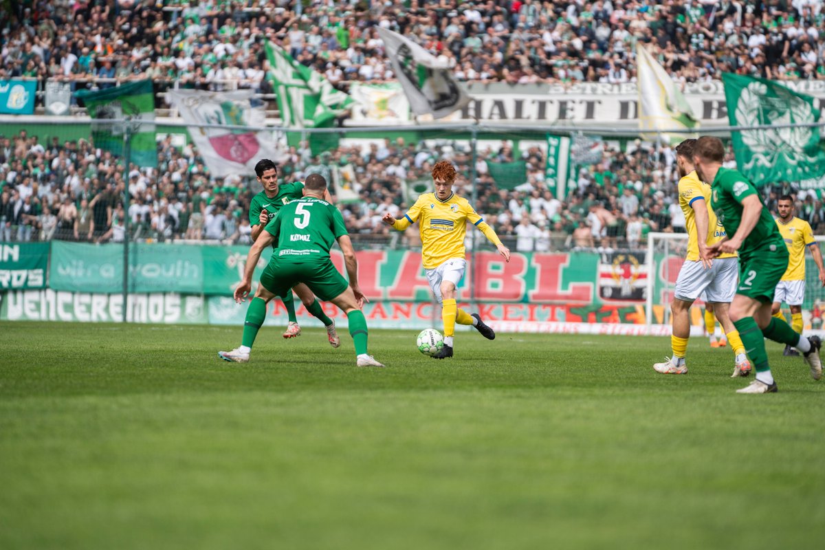 46' Und weiter gehts im Alfred-Kunze-Sportpark. Unverändert kommt unsere Zeiss-Elf aus der Kabine. 0:2 #BSGFCC