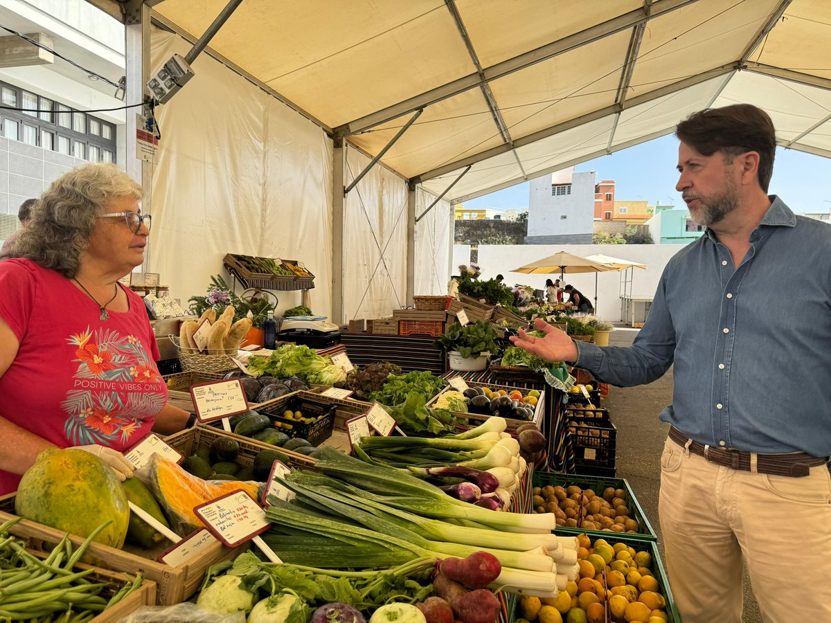 La sequía, los costes de producción y la importación dificultan el trabajo de los hombres y mujeres que trabajan nuestro campo. Hoy hemos venido al Mercadillo del Agricultor de Güímar y les he comentado que la Unión Europea puede proteger las particularidades que tiene la…